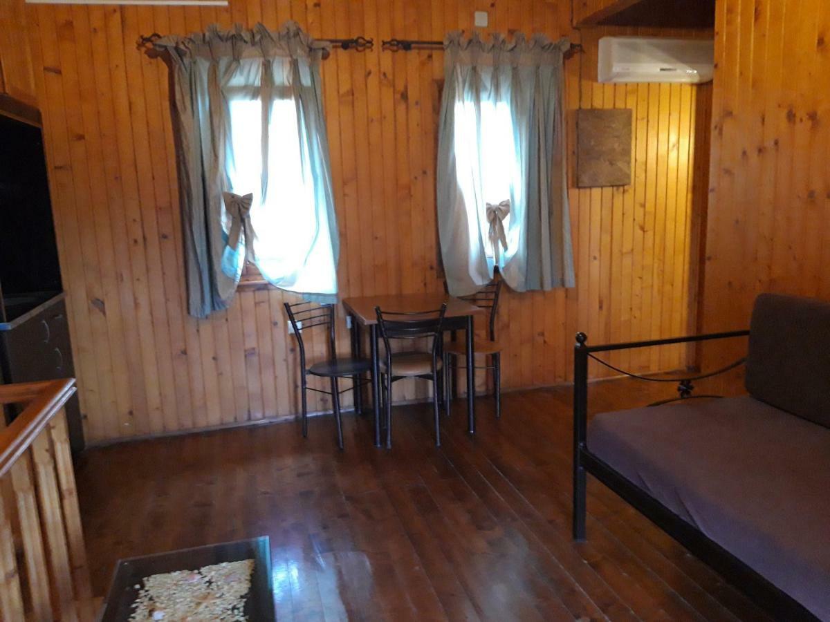 Wooden Nest Daire Akhladherí Dış mekan fotoğraf